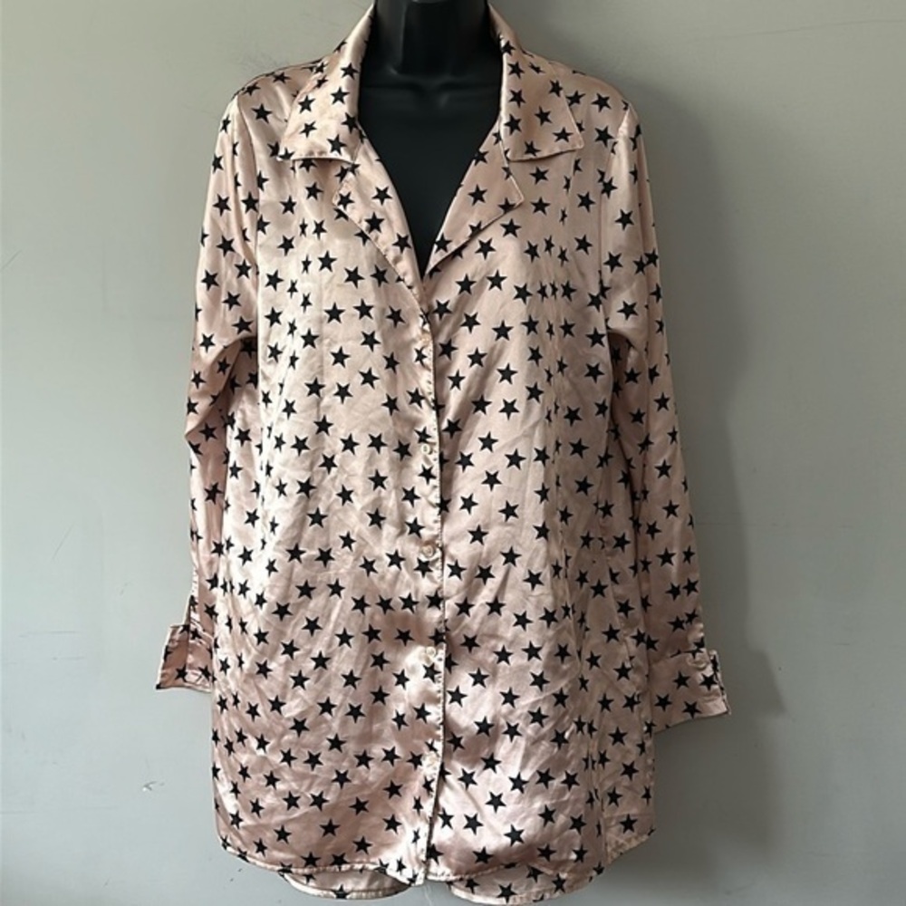 Nasty Gal Star Print Satin like pajama Long Sleeve with shorts to match Size 8